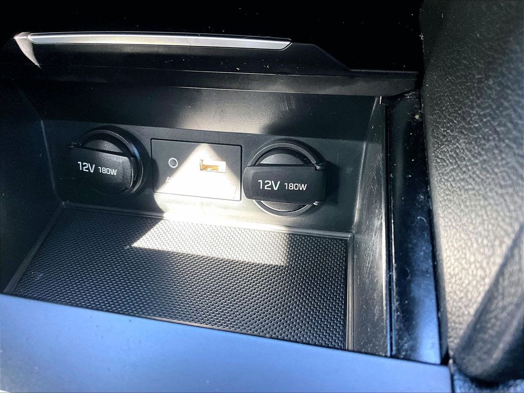 2018 Hyundai Elantra — photo 27