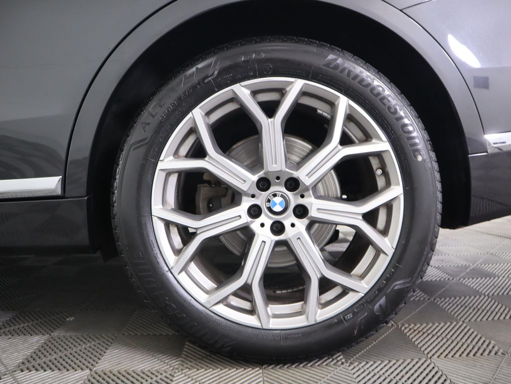 Thumbnail: 2021 BMW X7 - 32