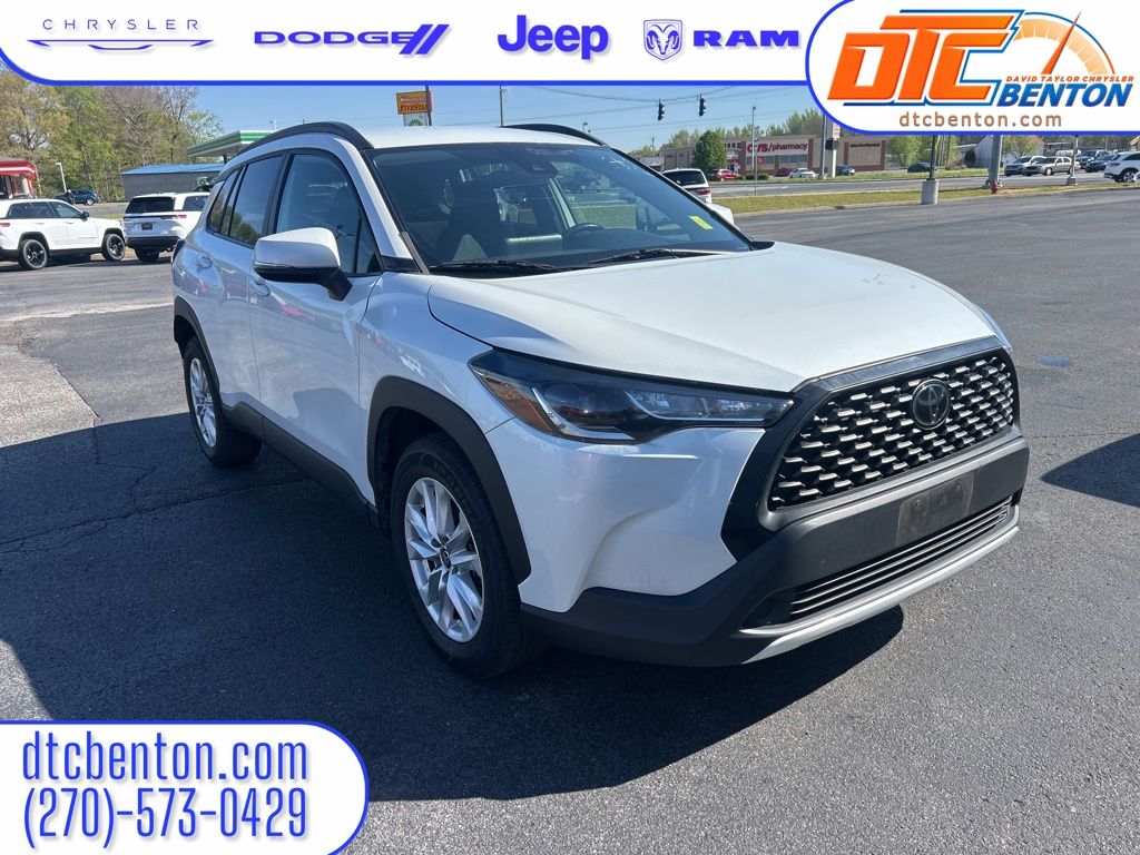 Pearl 2022 Toyota Corolla Cross LE FWD SUV / Crossover Front-Wheel Drive Continuously Variable Transmission