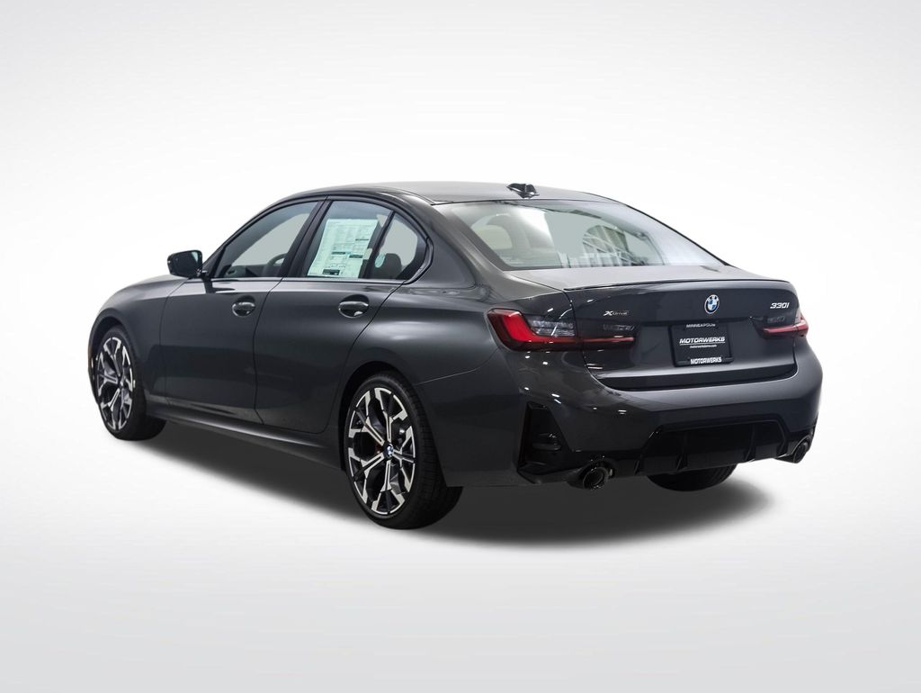 Thumbnail: 2026 BMW 3 Series - 3