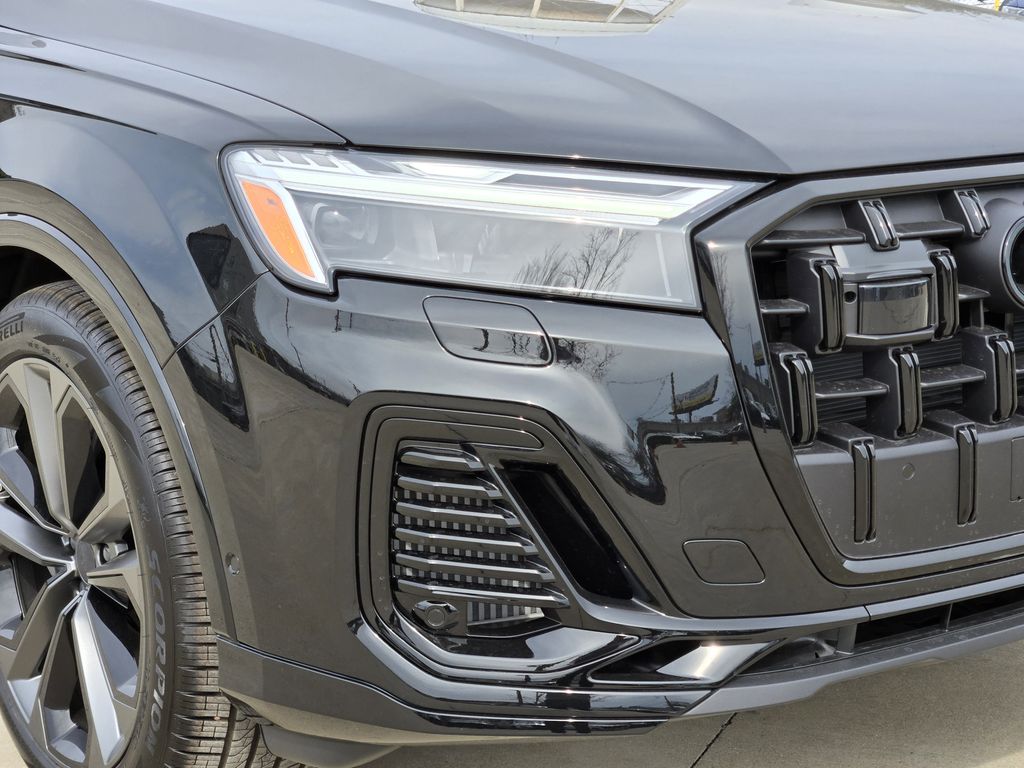 new 2026 Audi Q7 car, priced at $78,295