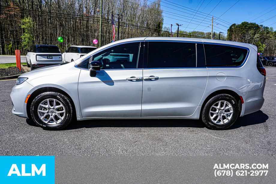 Used 2024 Silver Chrysler Touring L image 7