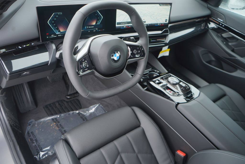 2025 BMW 5 Series 530i 12