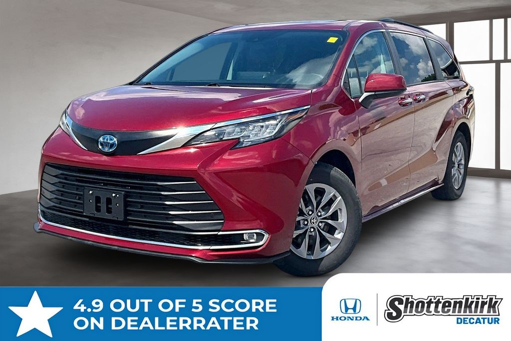 2023 Toyota Sienna XLE 7-Passenger Hybrid FWD's photo