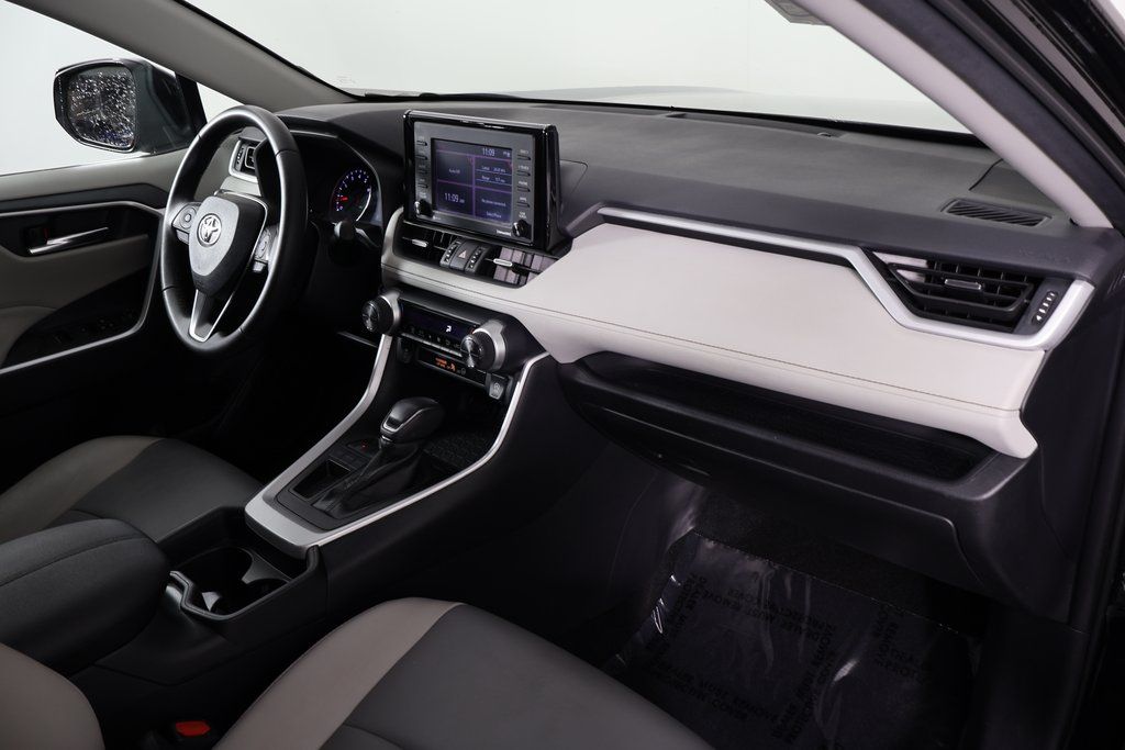 Thumbnail: 2021 Toyota RAV4 - 9