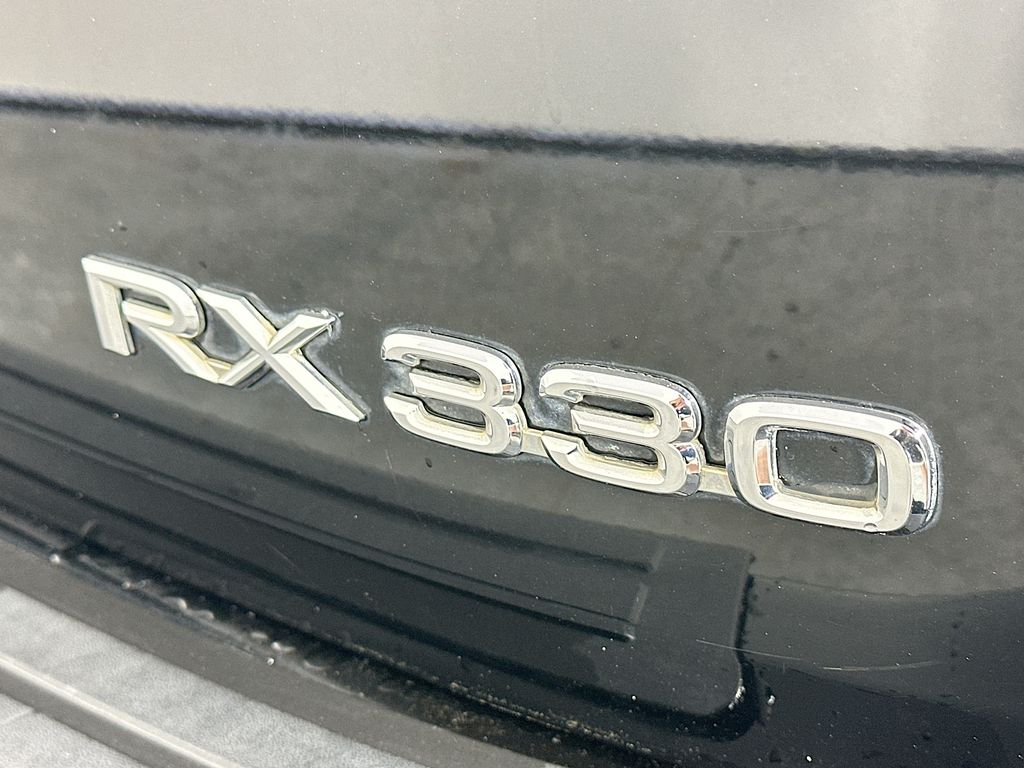 Used 2005 Black Lexus 330 image 33