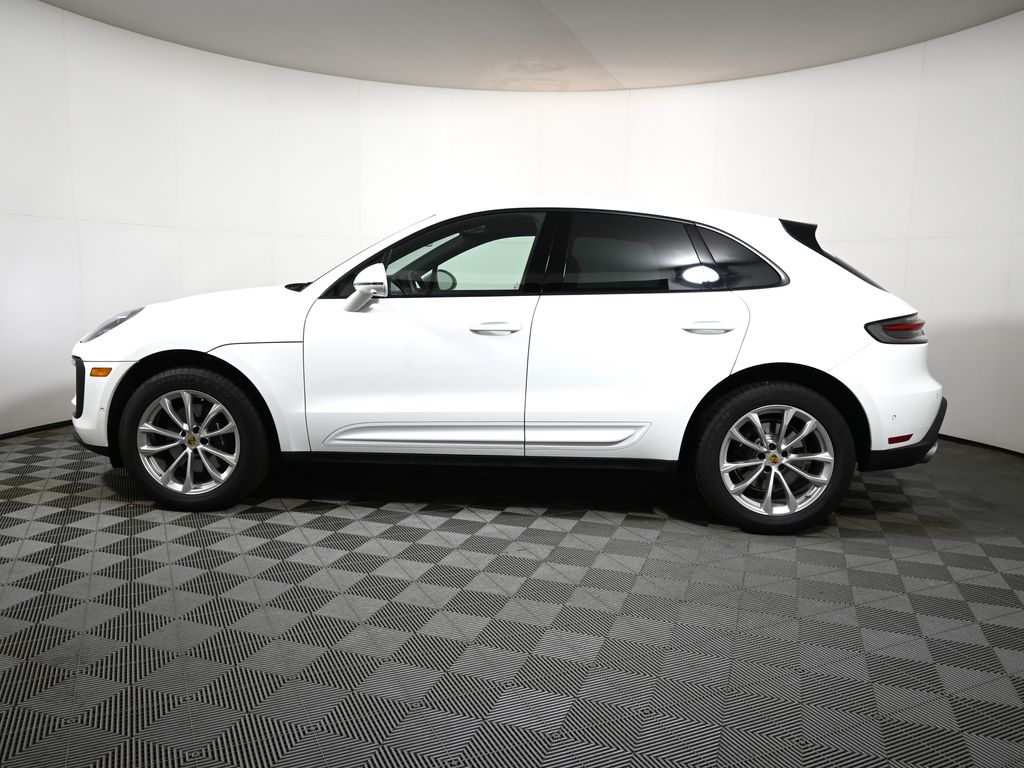 Thumbnail: 2025 Porsche Macan - 2