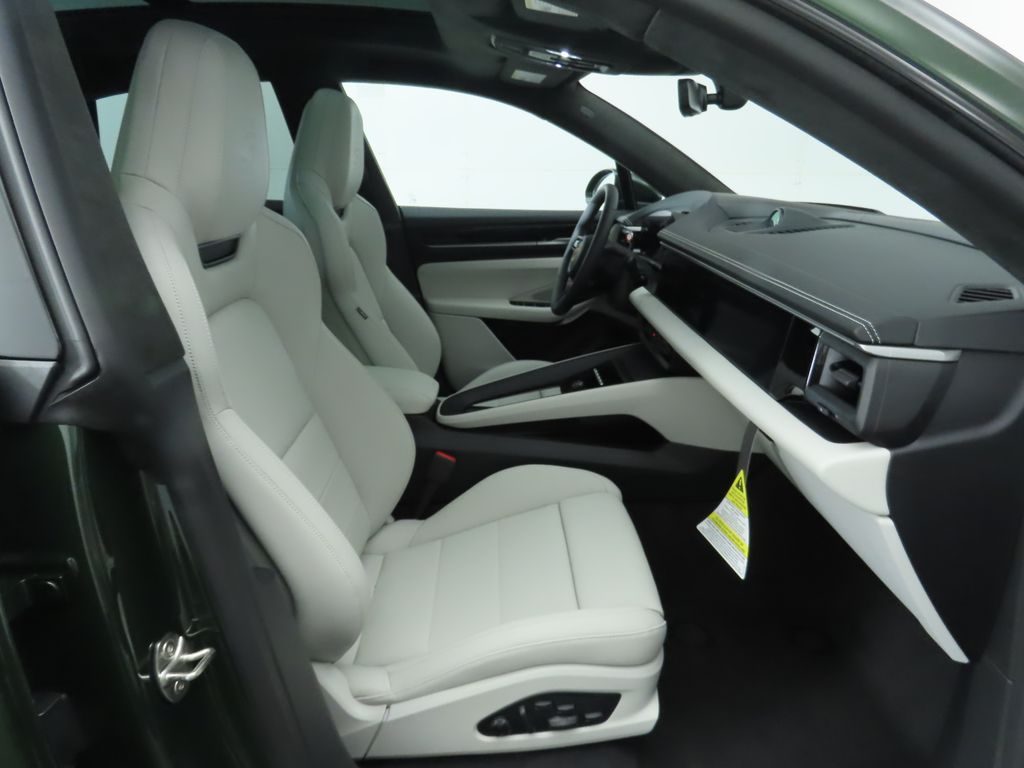 Thumbnail: 2025 Porsche Macan - 23