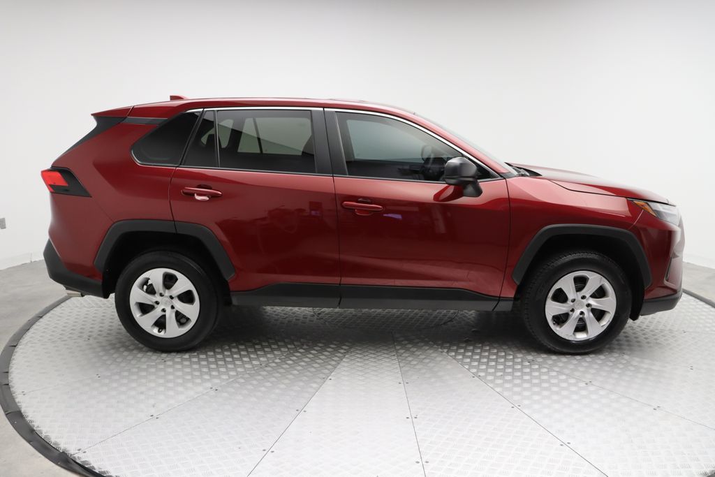 2023 Toyota RAV4 LE 7