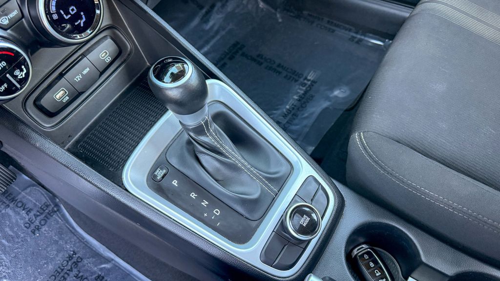 Used 2024 Hyundai Venue SEL 4D Sport Utility