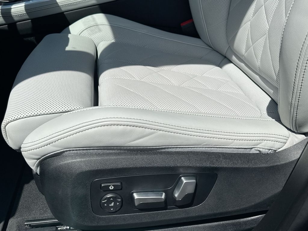 2025 BMW X5 xDrive40i 12