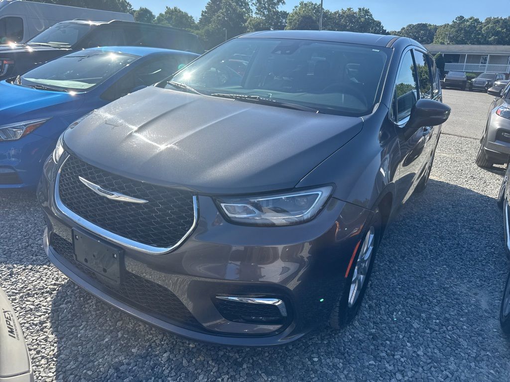 2023 Chrysler Pacifica Touring L's photo