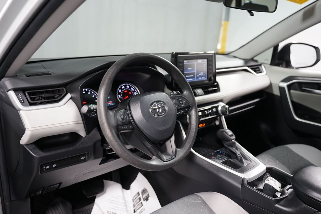 2021 Toyota RAV4 XLE 11