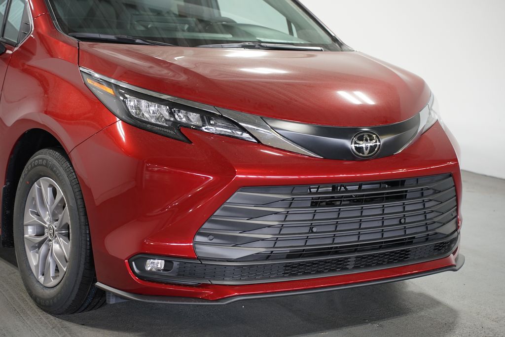 Thumbnail: 2026 Toyota Sienna - 4