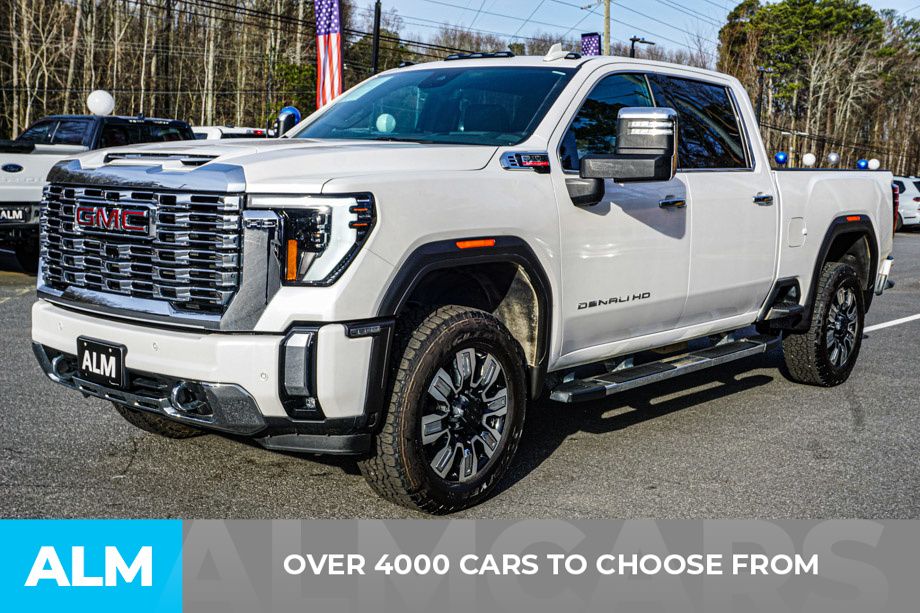 Used 2025 White GMC Denali image 3