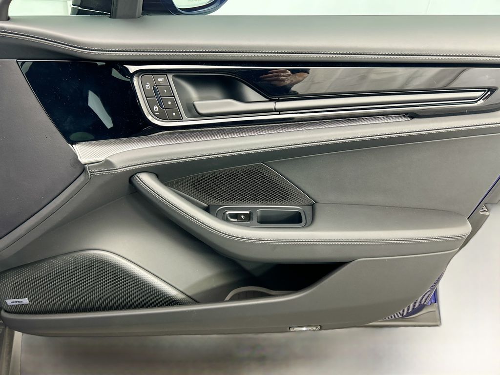 Thumbnail: 2026 Porsche Panamera - 26