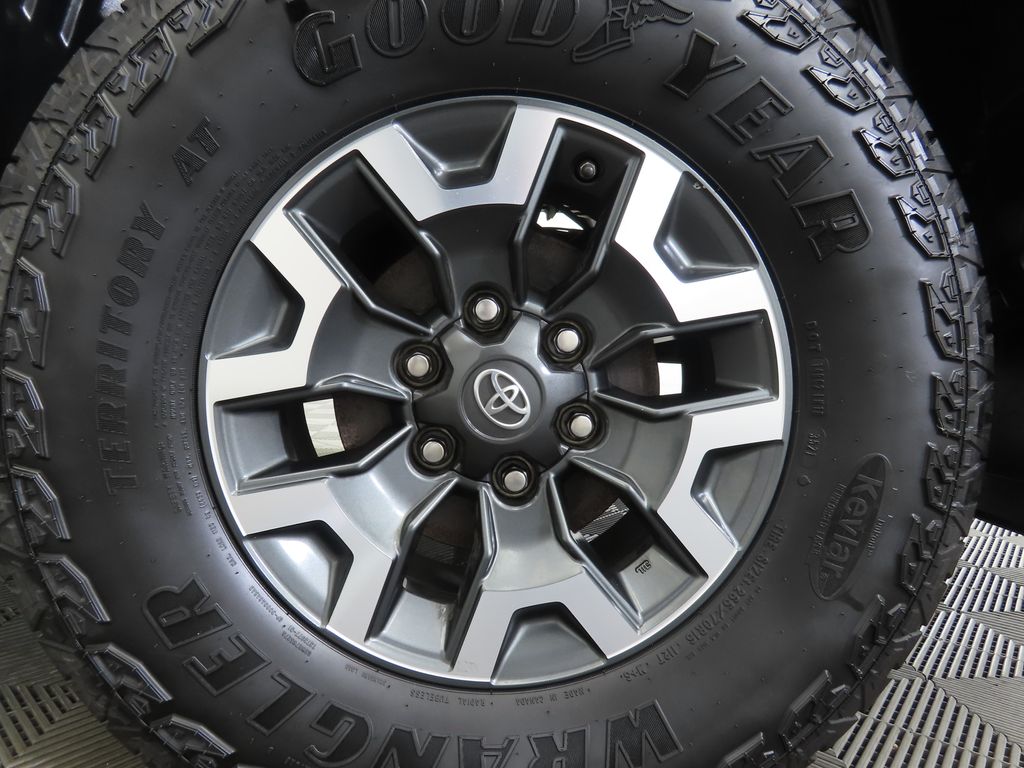 Thumbnail: 2017 Toyota Tacoma - 31