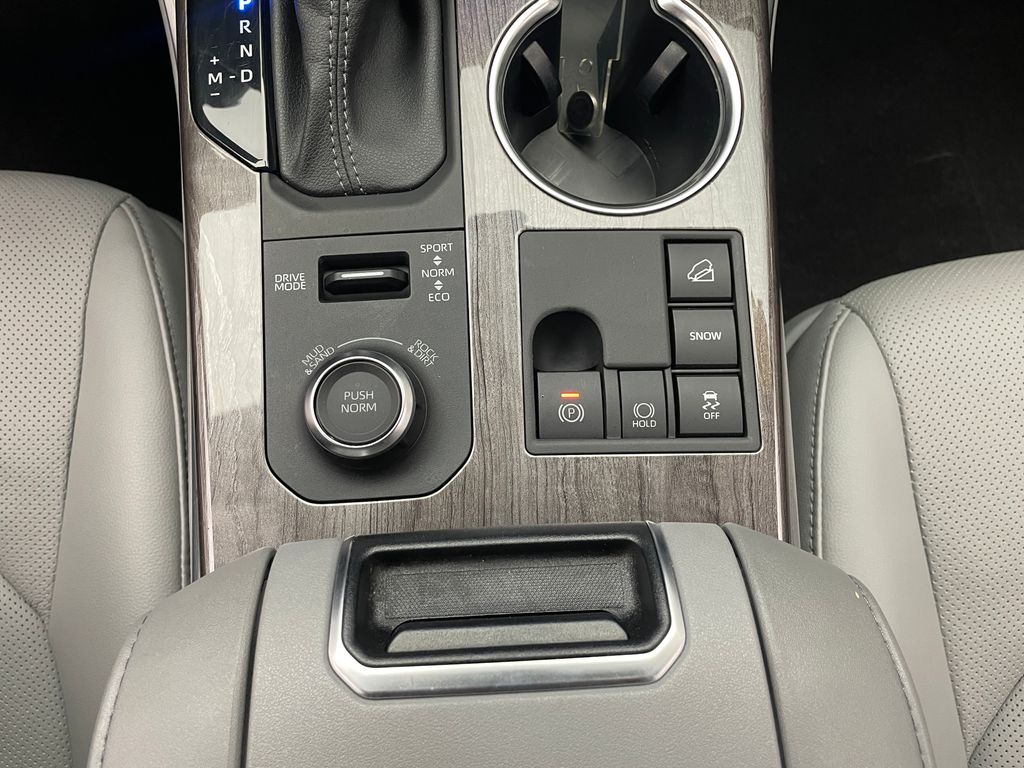 Thumbnail: 2023 Toyota Highlander - 29