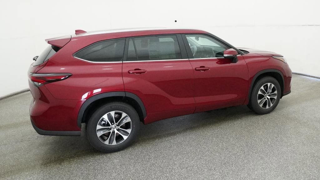 Thumbnail: 2025 Toyota Highlander - 11