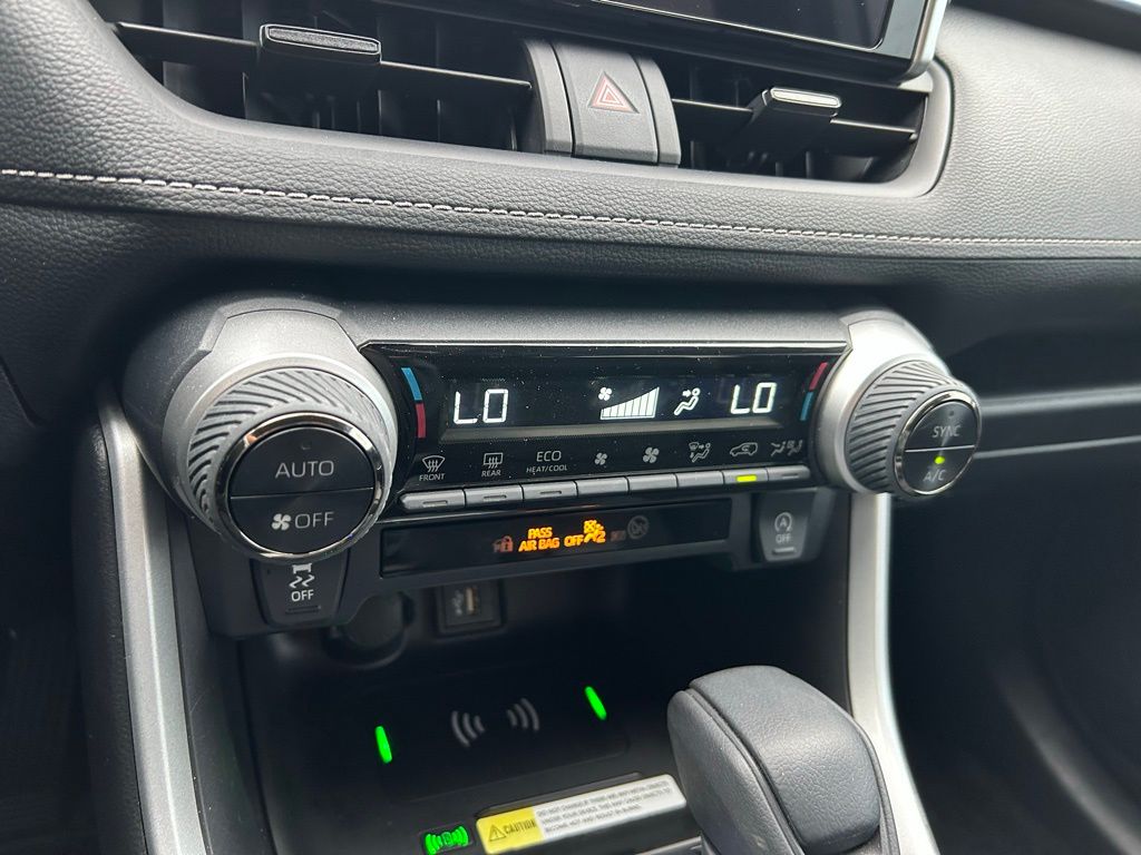 2024 Toyota RAV4 XLE 26