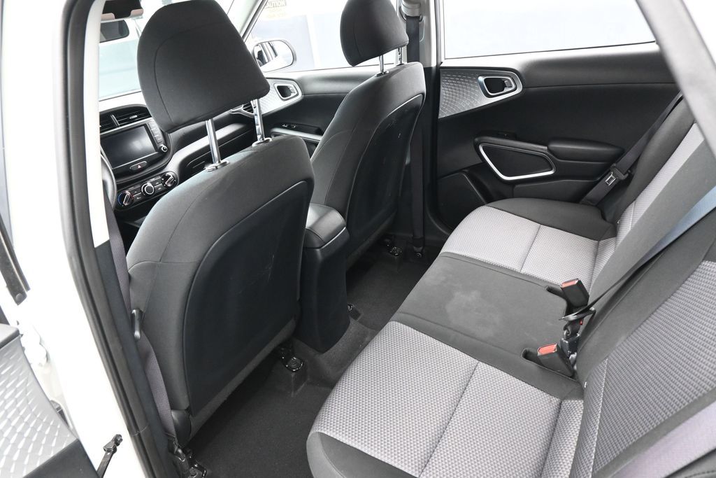 Used 2024 Snow White Pearl Kia LX image 31