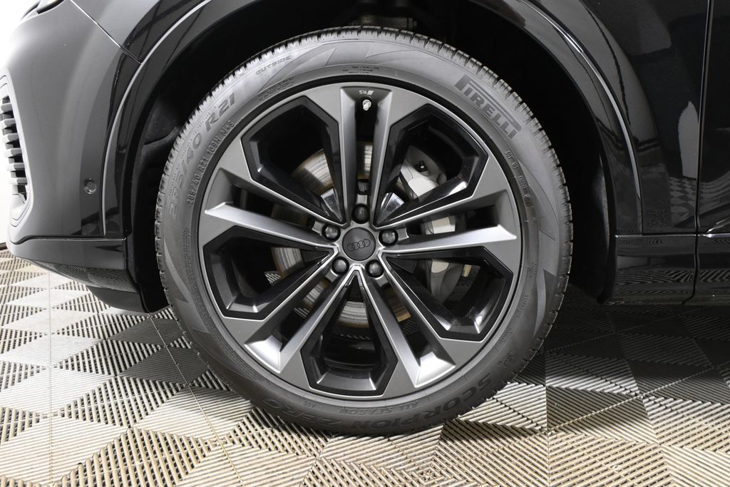 Thumbnail: 2026 Audi Q7 - 12