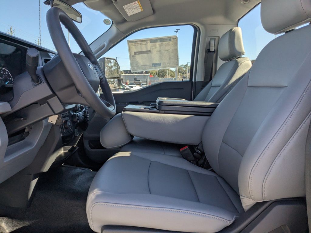 2025 Ford F-550 Chassis XL