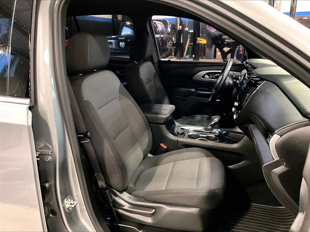 2023 Chevrolet Traverse — photo 11
