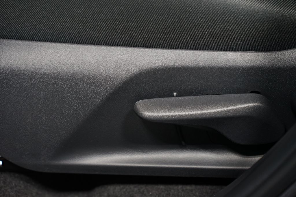 Thumbnail: 2025 Toyota RAV4 - 32