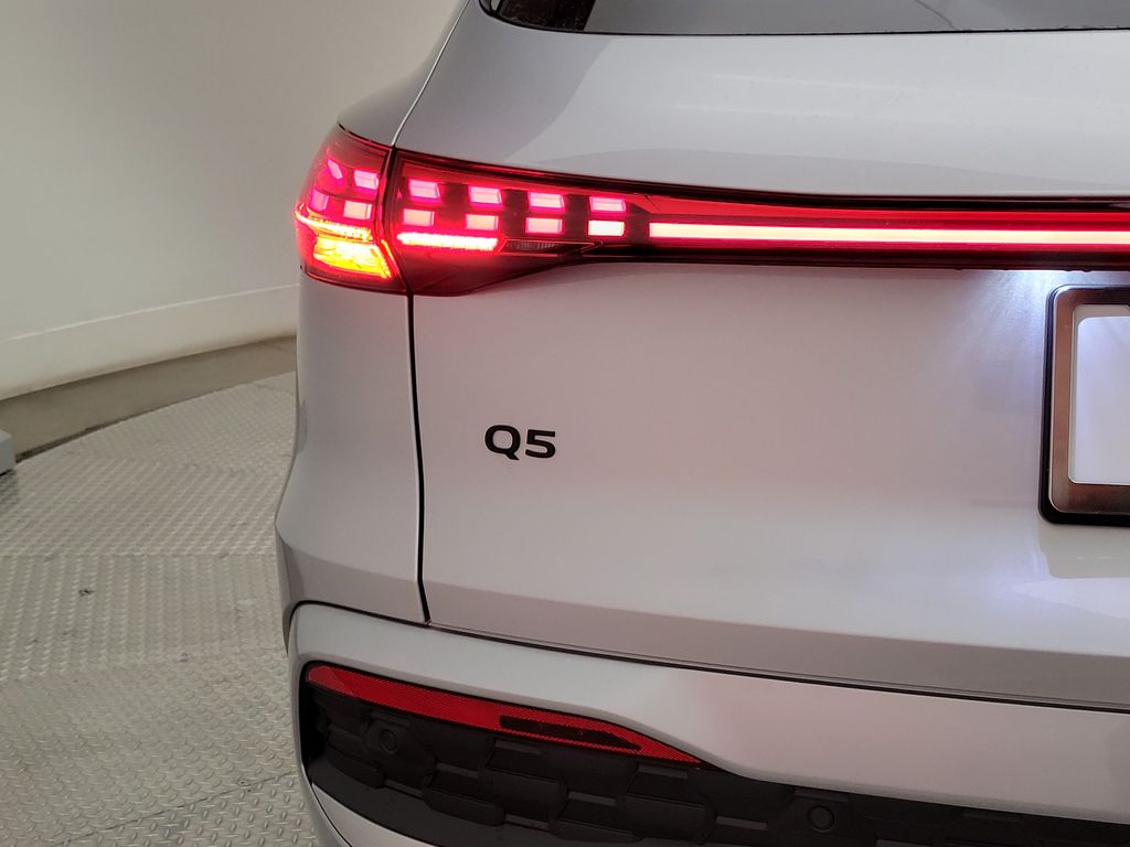 Thumbnail: 2026 Audi Q5 - 9