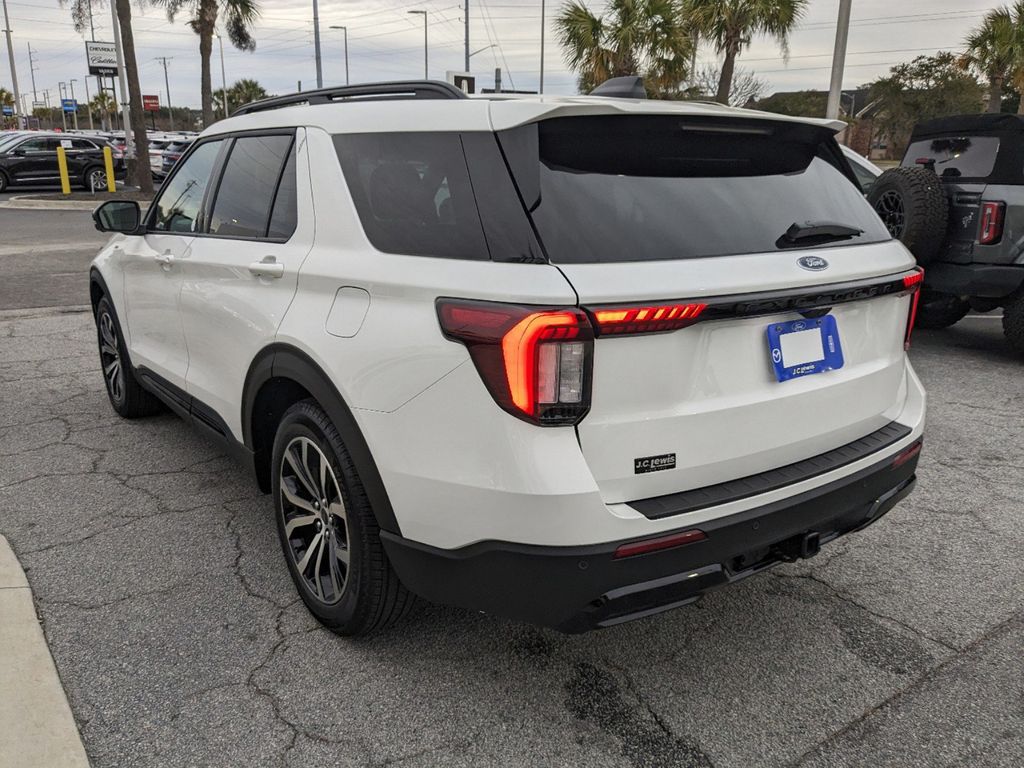 2025 Ford Explorer ST-Line