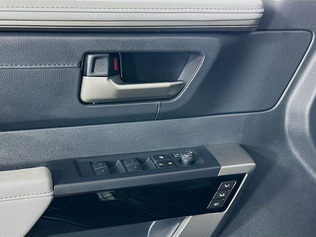 2025 Toyota Tundra Limited 17