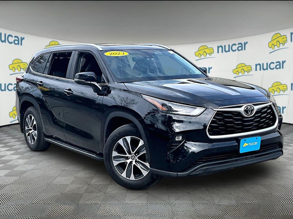 Midnight Black Metallic 2023 Toyota Highlander XLE AWD SUV / Crossover All-Wheel Drive 8-Speed Automatic