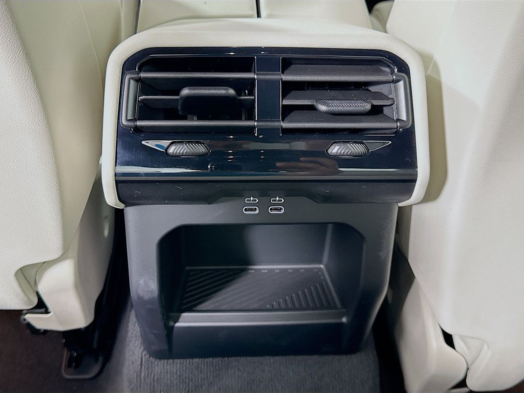 Thumbnail: 2026 BMW i5 - 26