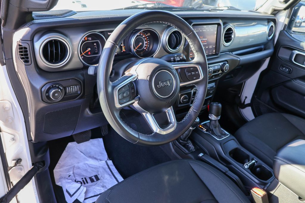 2022 Jeep Wrangler Unlimited Sahara 3