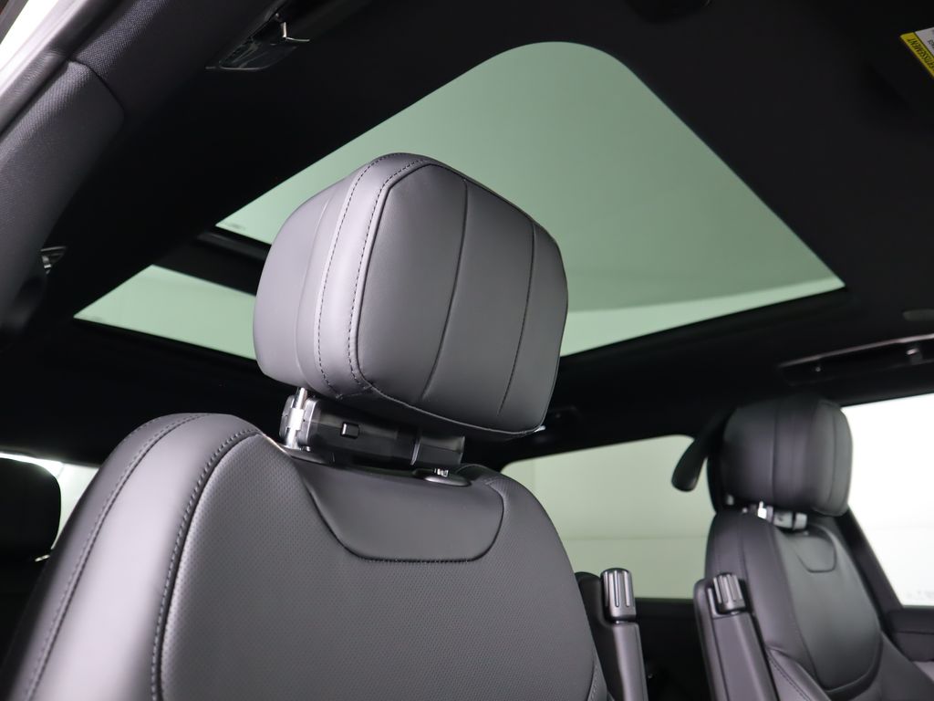 Thumbnail: 2025 Land Rover Range Rover Sport - 19