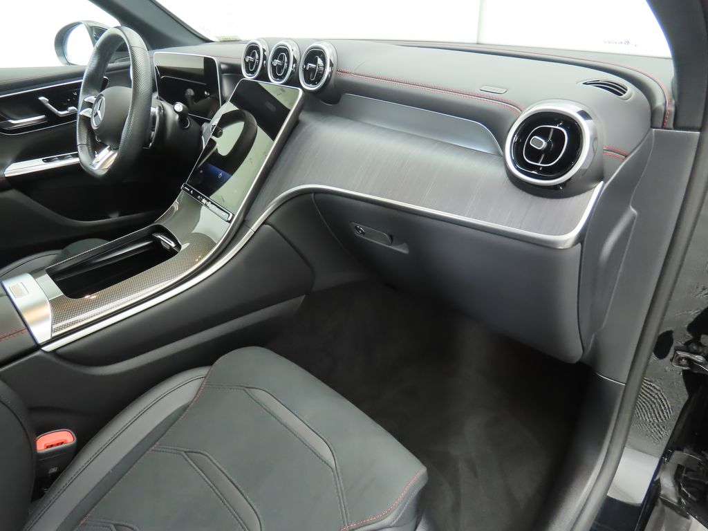 Thumbnail: 2025 Mercedes-Benz GLC - 17