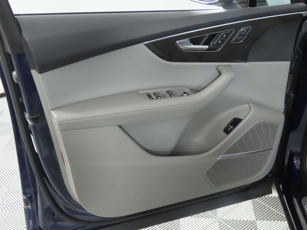 Thumbnail: 2023 Audi Q7 - 28