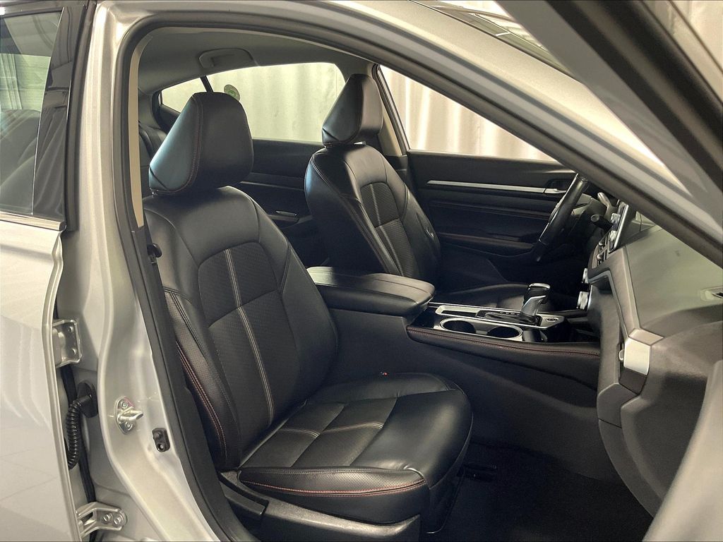 2023 Nissan Altima — photo 11