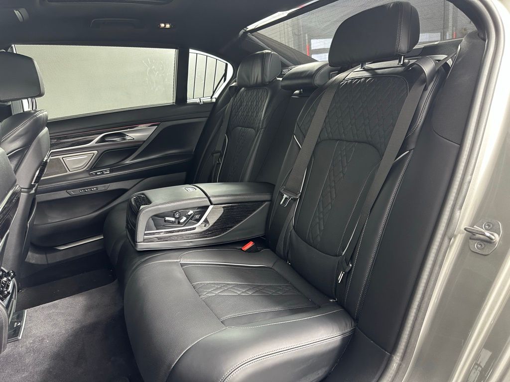 Thumbnail: 2022 BMW 7 Series - 25