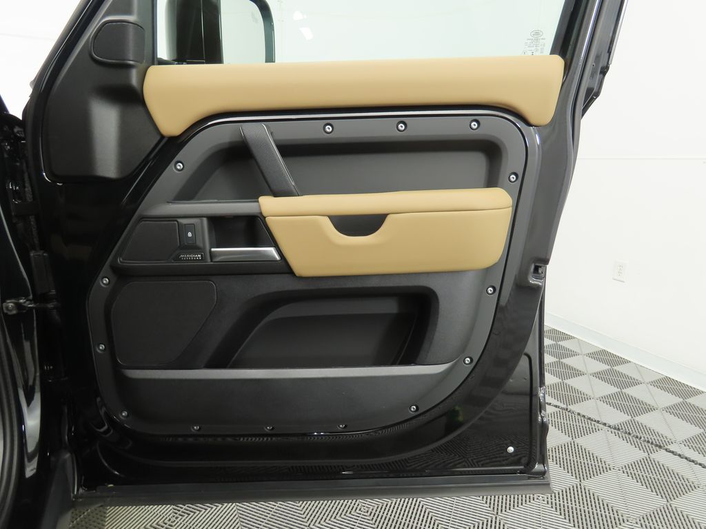 Thumbnail: 2025 Land Rover Defender - 27