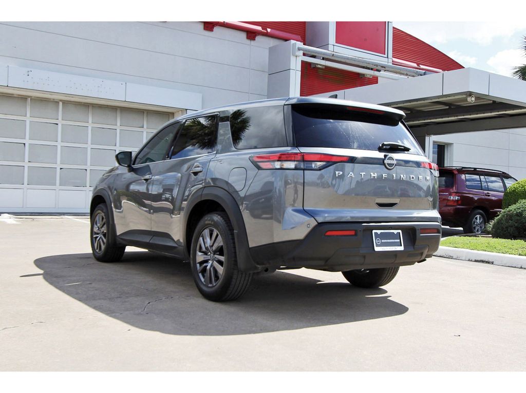 2023 Nissan Pathfinder S - 2