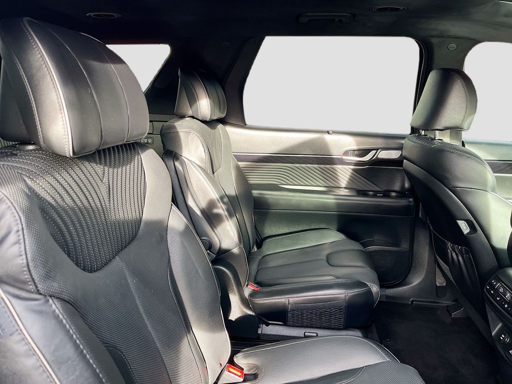 Used 2025 Green Hyundai Calligraphy image 30