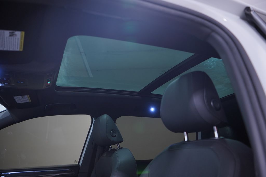 Thumbnail: 2020 Volkswagen Tiguan - 8
