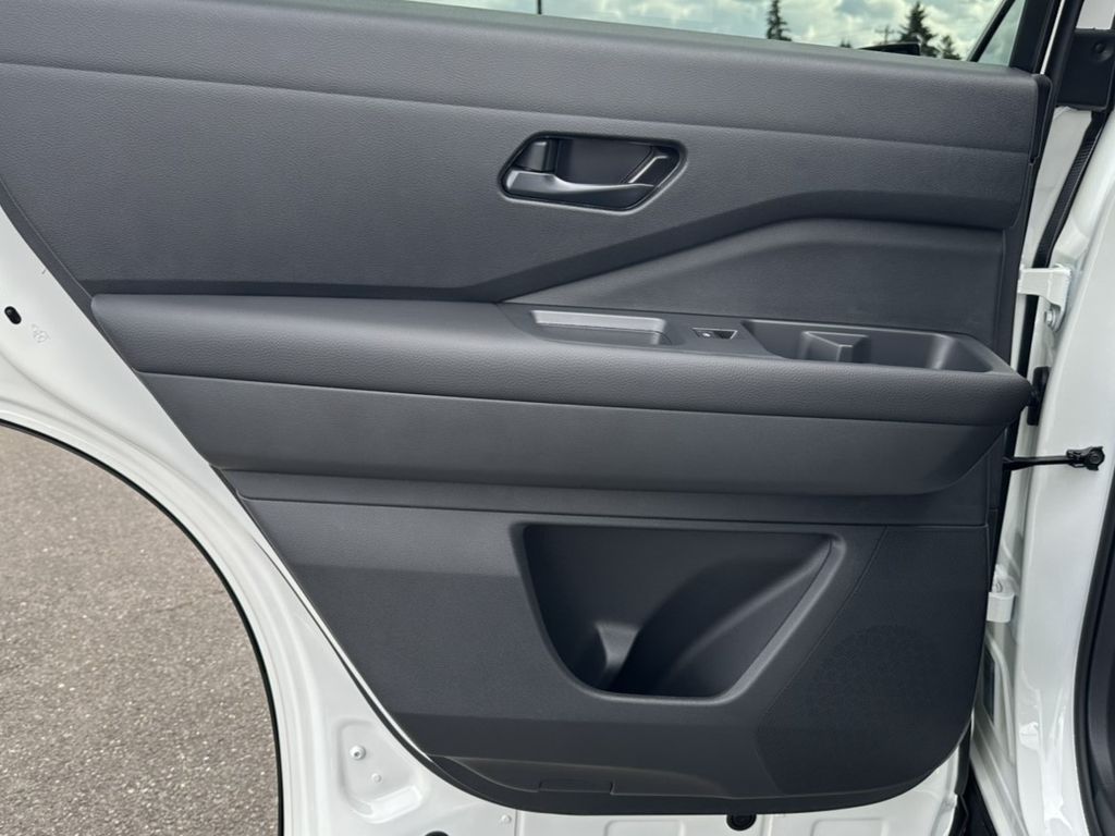 2025 Nissan Pathfinder S