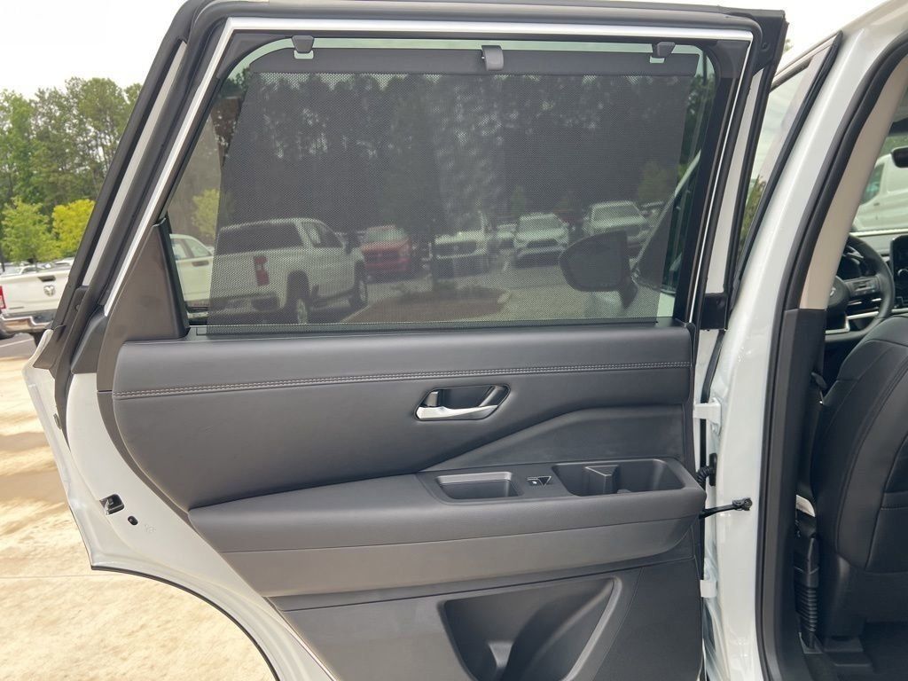 2025 Everest White Pearl Tricoat Nissan Pathfinder Platinum 4X4 SUV