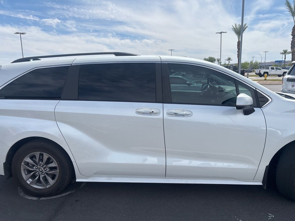 Thumbnail: 2022 Toyota Sienna - 6