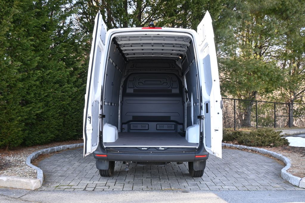 Thumbnail: 2025 Mercedes-Benz Sprinter - 27