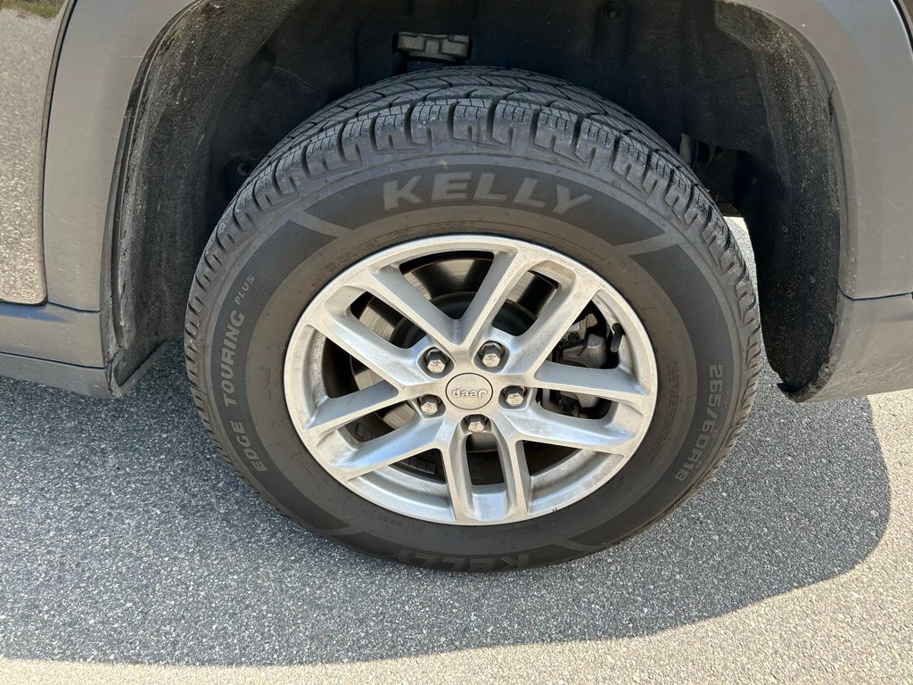 Thumbnail: 2023 Jeep Grand Cherokee L - 9