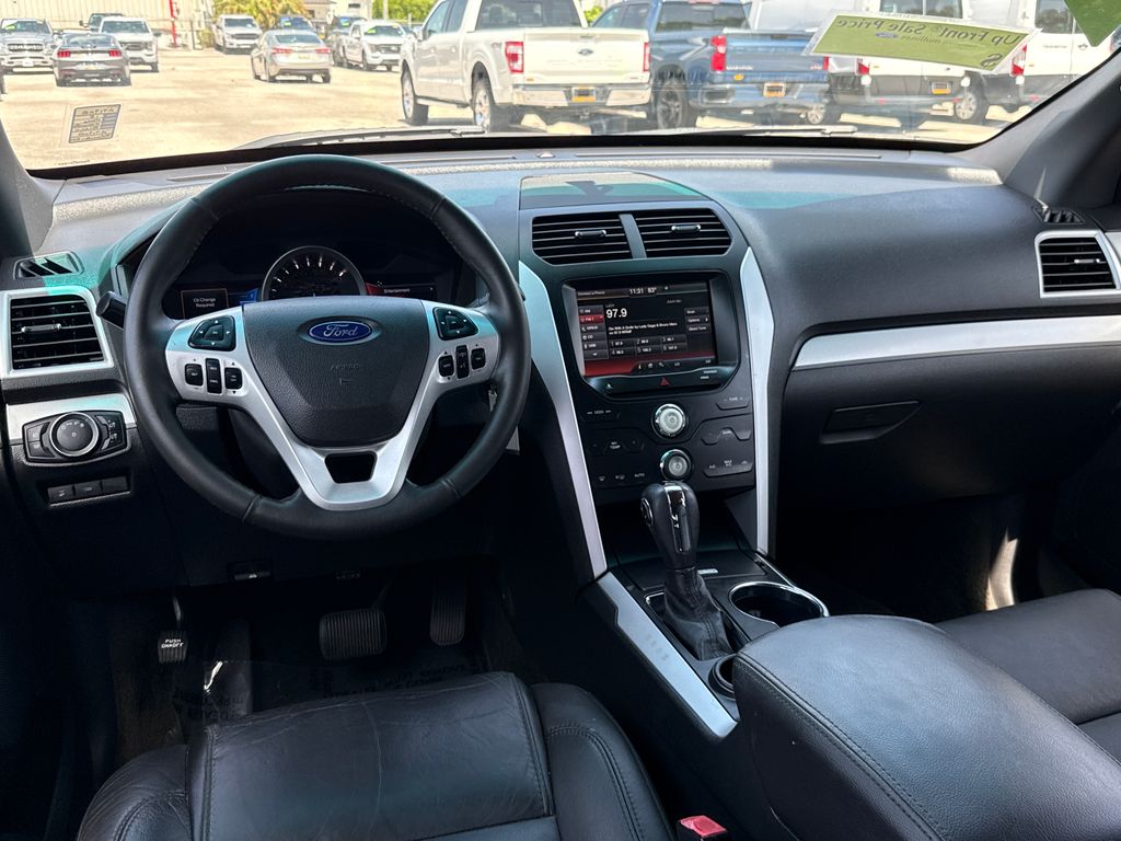 Used 2015 Black Ford XLT image 6